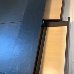 キングサイズかダブルベッドだと思います。の画像