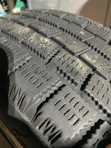 スタッドレスタイヤ　195/65R15