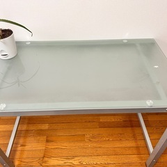 ガラステーブルの画像