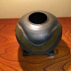 つぼ+台座付きの画像