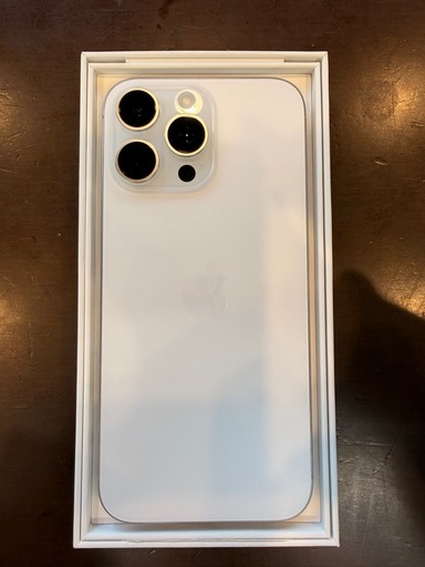 美品 iPhone 16 Pro Max 256GB ホワイトチタニウム (Yoshi) 掛川の