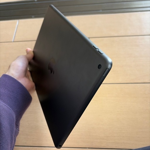 iPad 第8世代　128GB カバー付き