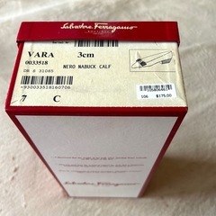 フェラガモ　ヴァラ　ブラックバックスキンパンプスの画像