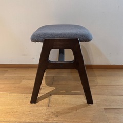 未使用 カリモク 60 スタッキングスツールの画像