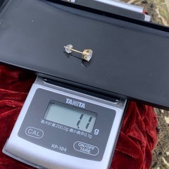 K18 一粒ダイヤピアス　1.1g 1ct 中央宝石研究所　ソーティング付の画像