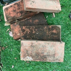 レンガ、スコップ、枝切りハサミ、ガーデンフェンス？庭道具まとめての画像