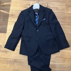 子供用スーツ　半ズボンの画像