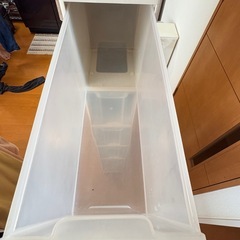 細い収納の画像