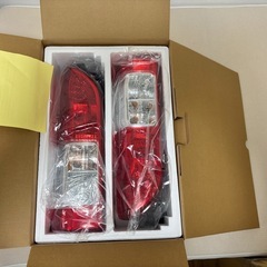 ハイエースワゴン8型 純正テールランプ 左右セット 新車外しの画像