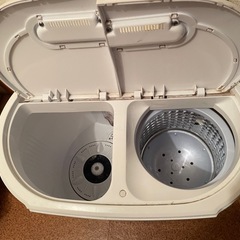 小さな二層式洗濯機の画像