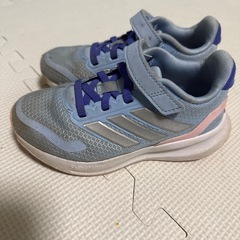 adidas 水色　スニーカー
の画像