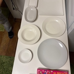 【無料です】白系　食器【本日または明日朝9時まで】の画像