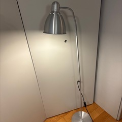 【他商品とまとめてお願いします！】IKEA フロアランプ　シルバーの画像