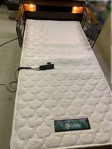 値下げしました↓グランツ　介護用電動リクライニングベッド 