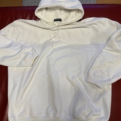 バレンシアガ　パーカーの画像