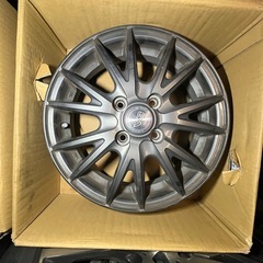 14インチのタイヤとホイールですの画像