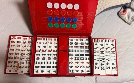 高品質 麻雀牌セット 伝統的デザイン 赤いケース付き
