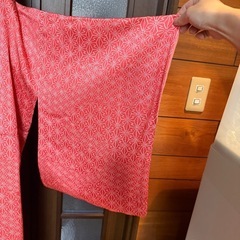 👘赤の麻の葉柄の着物の画像