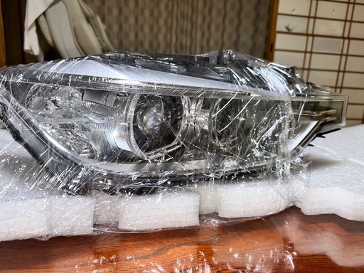  F31型ヘッドライト右側（HELLA製）