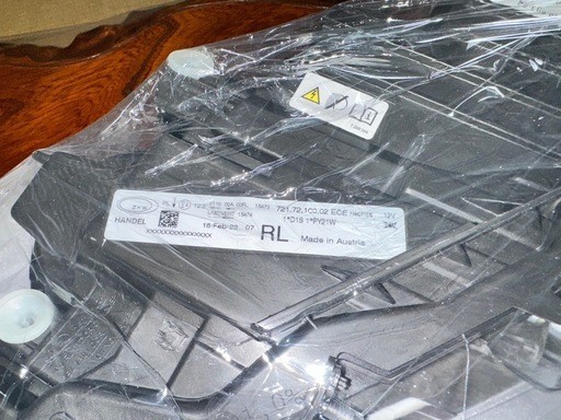  F31型ヘッドライト右側（HELLA製）