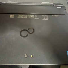 ノートパソコンとタブレットの画像