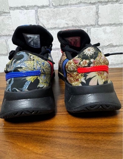 ナイキ レア スニーカー 赤 青 黒 NIKE