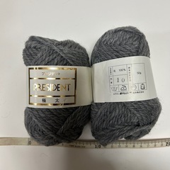 毛糸5/  3種類の毛糸12玉の画像