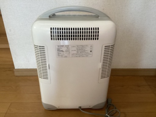 シャープの「コンビニクーラー」CV-U71CHというコンプレッサー方式の衣類乾燥除湿機