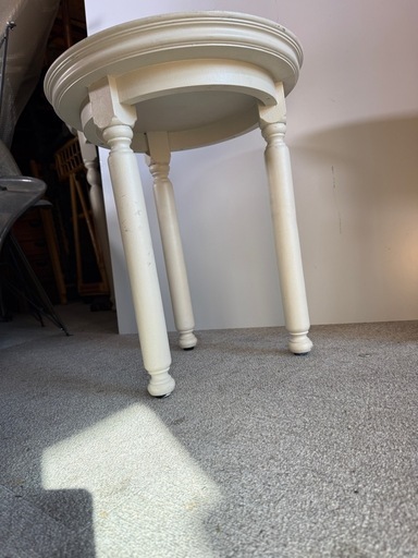 白塗装 木製 ラウンドサイドテーブル 3本脚 小売 クラシック 花台 高さ