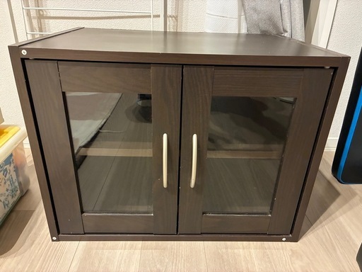 木製食器棚 ガラス扉付き ダークブラウン 木製食器棚 ガラス扉付き ダークブラウン - メルカリ