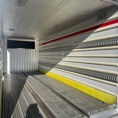 仕上げ済み！程度良。断熱材入り！バイクガレージ！横扉付き！倉庫物置用 4トン保冷コンテナの画像