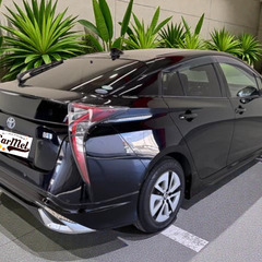 ＼ 誰でも車が買える次世代低与信ローン専門店／ 安心の１年保証付き 距離無制限！中古車販売 カーメル山梨店　平成３０年　トヨタ　プリウス　83,000㌔の画像