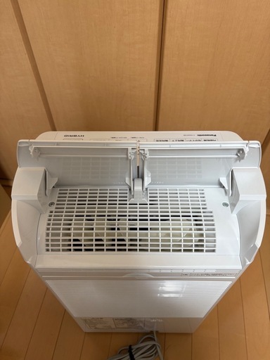【本体交換後ほぼ未使用】Panasonic 衣類乾燥除湿機 F-YHVX120