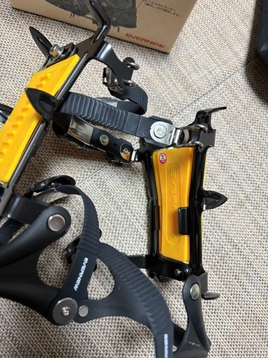 新品未使用6本爪アイゼン