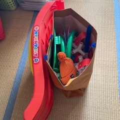 お年玉❣️アンパンマンジャングルジム＆ノースフェイスニット帽の画像