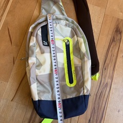 PUMA EVO プーマ　 ボディバッグ　 クロスバッグ　 カモフラ柄×蛍光イエローの画像