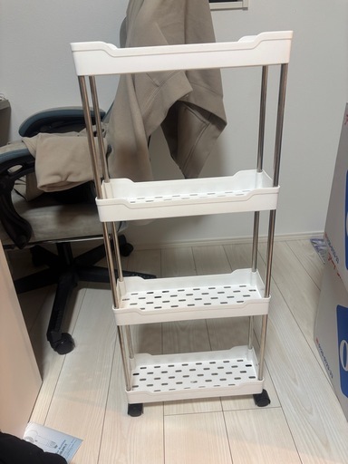 置台　棚　キャスター付　中古美品 キャスター付きラック (しのちゃん) 平間の収納家具《その他》の中古