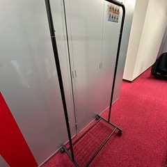 新品同様ハンガーラックです。の画像