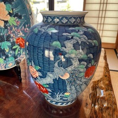 飾り皿と壺のセットの画像