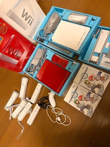 Wii 本体2台セット（白・赤）箱付き／リモコン多数／マリオカート2本付き