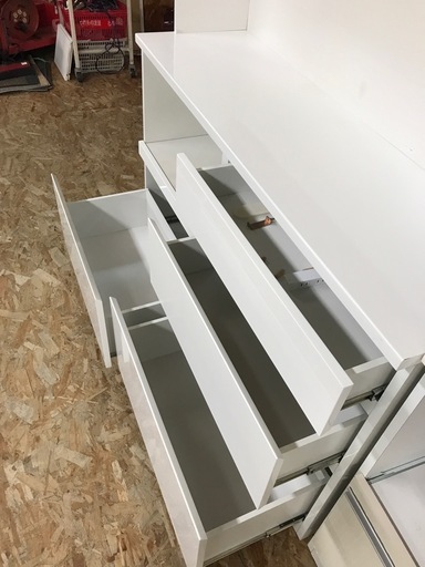 ジャングルジャングル貝塚店　食器棚　白　ホワイト　4枚扉引き出し　高さ調節　中古　貝塚市　二色浜
