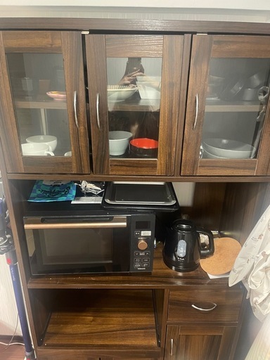 引き取り限定】食器棚スライド機能付き、コンセント2個 (ゆぅちゃそ