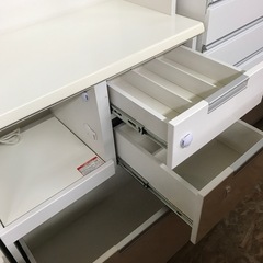 ジャングルジャングル貝塚店　食器棚　白　ホワイト　木　磨りガラス　2枚扉　引き出し　高さ調節　コンセント　中古　貝塚市　二色浜の画像