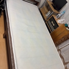 【1/10引渡し希望無料.1/815時締切】ニトリ　シングルベッドマットレス付きの画像