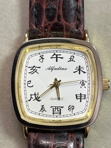稼働　腕時計　Alfadino 十二時辰　文字盤　クォーツ　 ホワイト文字盤 腕時計 クォーツ クオーツ 稼働品 ゴールド