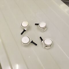 J8C2484 衣装 ケース 3段 収納 BOX ボックス キャスター付 プラスチック プラ インテリア 家具 押入れ 引出し クローゼット タンス ホワイト系 現状の画像