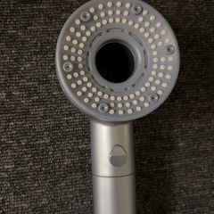 シャワーヘッド節水シャワーヘッド 高洗浄力 増圧設計 4段階水流モード 手動止水機能付き マッサージブラシヘッドで毛穴の汚れを洗浄 ヘアケア 肌ケア G1/2インターフェース対応 3種類の変換アダプター付属 簡単取り付け 浴室用品 の画像