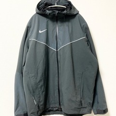 【NIKEナイキ】STORM-FIT ウィンドブレーカー トレーニングフードの画像