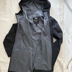 ユニクロ　ブロックテックパーカの画像