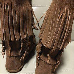 ミネトンカ フリンジブーツ 22㎝の画像